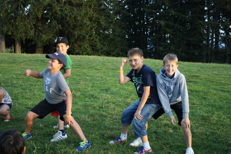 Village Camps International Summer Camp Leysin, Switzerland 2025-08-09 https://www.villagecamps.com/journals_admin/images/706-14-campfire (49).jpg